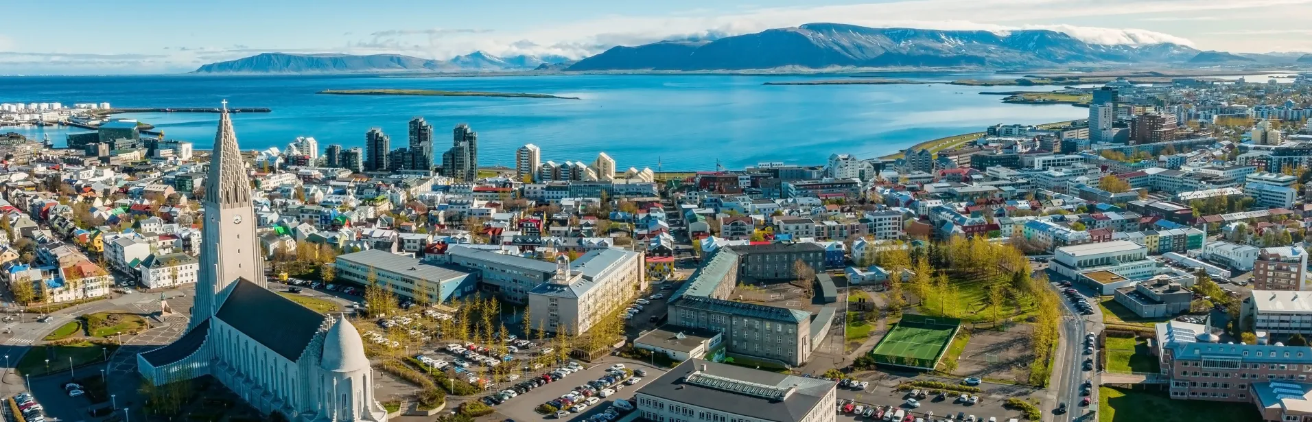 View over Reykjavík with Hallgrímskirkja, the sea and mountains in the background.